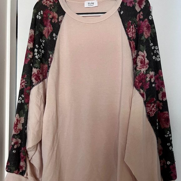 Oatmeal Floral Top Size Large - Picture 1 of 4